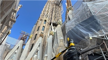Auch nach mehr als 140 Jahre nach der Grundsteinlegung ist die Sagrada Familia noch eine große Baustelle. In etwa zehn Jahren könnte die Basilika fertig sein.