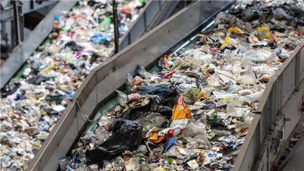 Recyclingquote bei Plastik bleibt global niedrig Auch sortiertes Plastik wird nicht immer recycelt. (Archivbild)