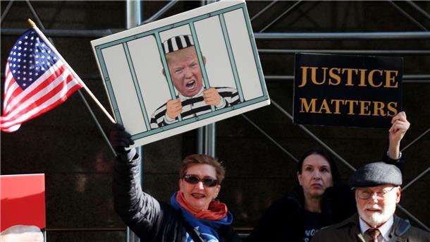 Republikaner nehmen möglichen Trump-Ankläger ins Visier Auch Trump-Gegner demonstrieren in New York.
