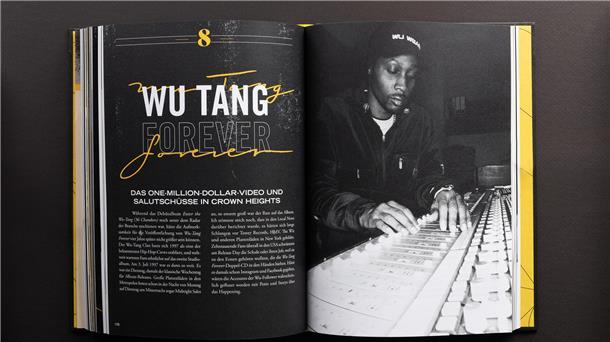 Ex-Managerin des Wu-Tang Clan spricht über die wilde Zeit mit den Rap-Legenden Das Foto zeigt zwei Seiten eines Buches und den Rapper RZA beim Produzieren.