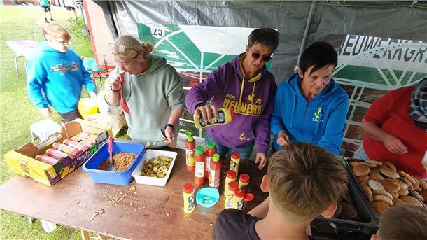 Auf das Küchenteam des TSV-Neuwerk-Camps ist bei jedem Wetter Verlass.