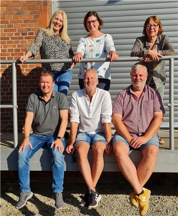 Auf dem Bild sind zu sehen: oben von links: Elke Wilhaus, Birgit Glückselig und Susanne Seedorf. Unten von links: Frank Meyer, Axel de Grave und Helge Schellstede.
