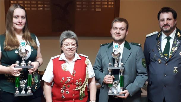 Auf dem Bild (von links) Katja Heitmann, Dagmar Albers, Daniel Moje und der Vorsitzende Söhnke Tamke.
