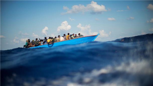 Auf dem Mittelmeer kommt es seit mehreren Jahren immer wieder zu tödlichen Katastrophen mit Flüchtlingsbooten (Archivbild).