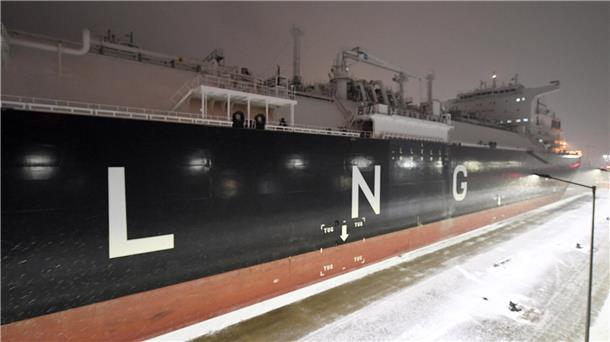 Fette Rohre und heikle Schleusung: Warum dieses Schiff wichtig für unser Gas ist Auf dem Schiff wird Flüssiggas gelagert.