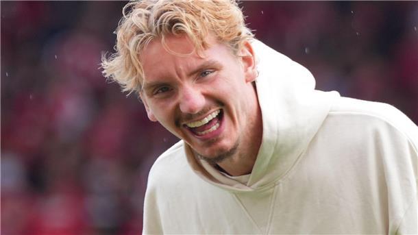 Die Woltemade-Wende: VfB-Star vor Wechsel nach England Auf dem Sprung nach England: Stuttgarts Stürmerstar Nick Woltemade. (Archivbild)