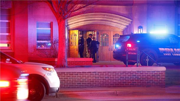Mindestens drei Tote nach Schüssen an US-Universität Auf dem Universitätscampus in der Stadt East Lansing im US-Bundesstaat Michigan starben mehrere Menschen.