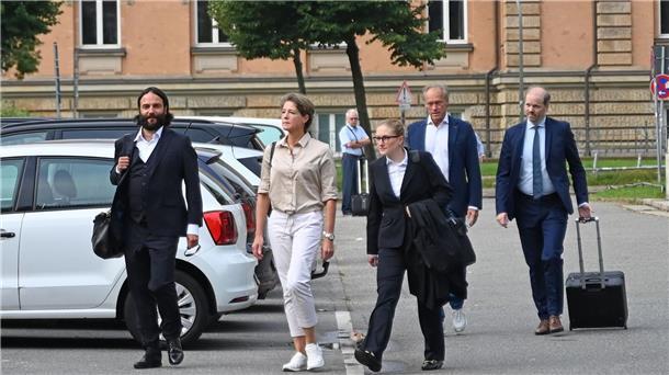 Christina Block schildert Pläne zur Rückholung ihrer Kinder Auf dem Weg in das Strafjustizgebäude in Hamburg.