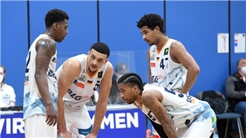 Auf dem Weg zum Meistertitel in der Zweiten Basketball-Bundesliga können die Eisbären Bremerhaven eine Abkürzung nehmen.