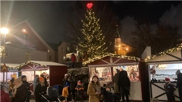 Auf dem Weihnachtsmarkt der isländischen Stadt Hafnarfjördur steht in diesem Jahr eine Nordmanntanne aus Beverstedt. 