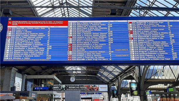 Auf dem Züricher Hauptbahnhof. Wer seinen Zug finden möchte, muss genau hinschauen.