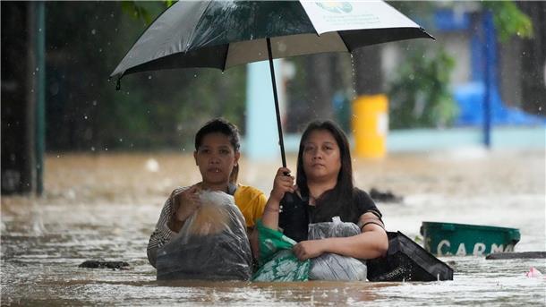 Taifun „Yagi“ fegt über das Südchinesische Meer Auf den Philippinen stand das Wasser teilweise brusthoch.