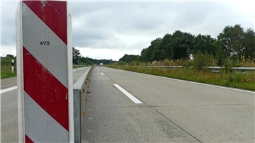 Auf der A27 werden von Oktober bis Februar großflächig Grünschnittarbeiten durchgeführt. Dafür wird streckweise der rechte Fahrstreifen gesperrt.