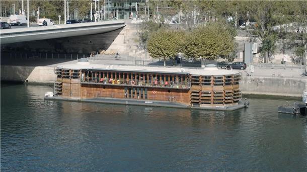 „Auf der Adamant“: Ein besonderes Hausboot in Paris.