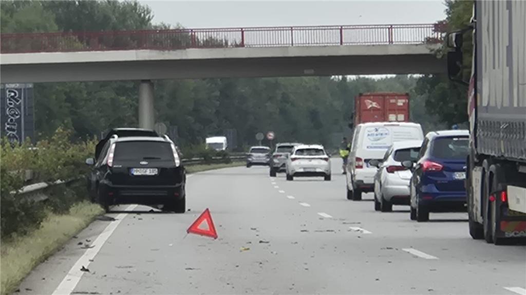 Auf der Autobahn bei Bremerhaven hat es gekracht. Der Unfall ereignete sich zwischen Stotel und Bremerhaven-Süd.