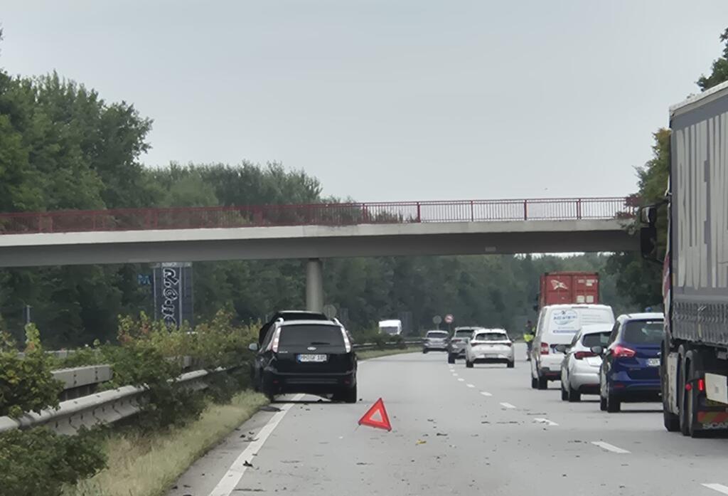 Auf der Autobahn bei Bremerhaven hat es gekracht. Der Unfall ereignete sich zwischen Stotel und Bremerhaven-Süd.