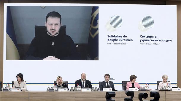 Staaten sagen Ukraine Milliardenhilfe für den Winter zu Auf der Hilfskonferenz in Paris ist auch der ukrainische Präsident Wolodymyr Selenskyj per Video zugeschaltet.