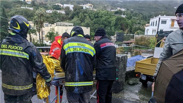 „Eine Tragödie“: Sieben Tote nach Unwettern in Ischia Auf der italienischen Insel Ischia sind nach einem schweren Unwetter und Erdrutschen mehrere Menschen als vermisst gemeldet worden.