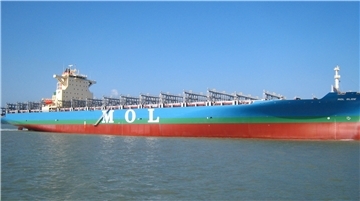 Ein Transportschiff ohne Container.