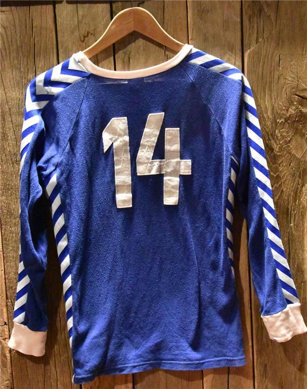 Hinweise gesucht: Wer kennt dieses legendäre Werder-Trikot? Rückansicht Trikot