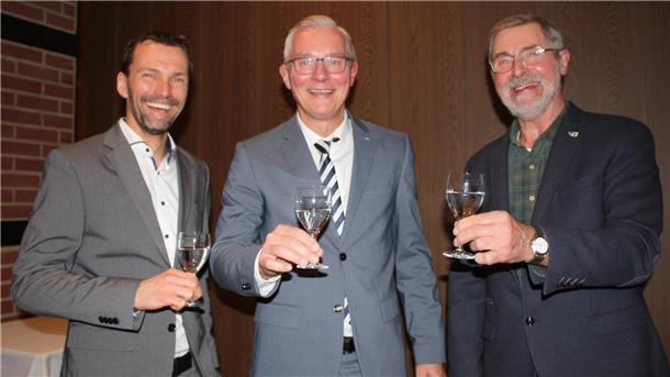 Wasserverband Wesermünde verkündet höheren Trinkwasserpreis Von links: Nils Richter, Marcus Mende, Ralf Heddereich