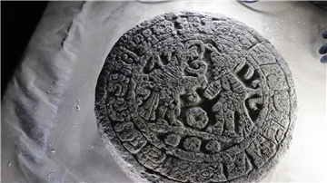 Auf diesem vom Kulturministerium von Mexiko zur Verfügung gestellten Bild ist ein rundes skulpturales Objekt des Ballspiels der Maya-Kultur zu sehen.