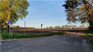Auf dieser Fläche angrenzend an einen Wirtschaftsweg in Verlängerung der Straße Am Kamp soll das Neubaugebiet entstehen.