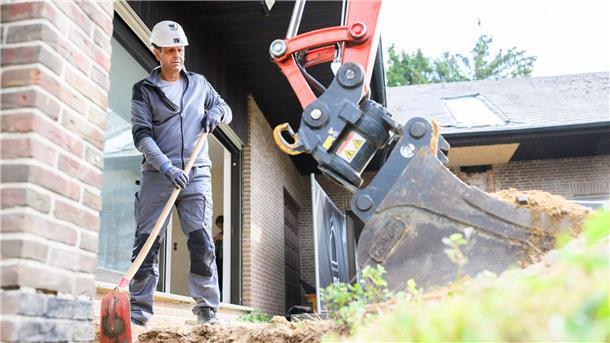 Auf einer Baustelle im Landkreis Hildesheim begleitete Olaf Lies einen Tag den Umbau des Einfamilienhauses eines jungen Paares. 