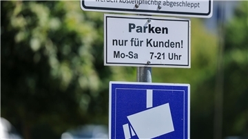 Auf immer mehr Parkplätzen, vor allem von Supermärkten, gibt es digitale Prozesse und externe Dienstleister. (Archivbild)
