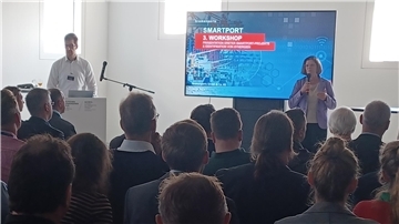 75 Vertreter aus der Hafenwirtschaft beim Smart-Port-Workshop