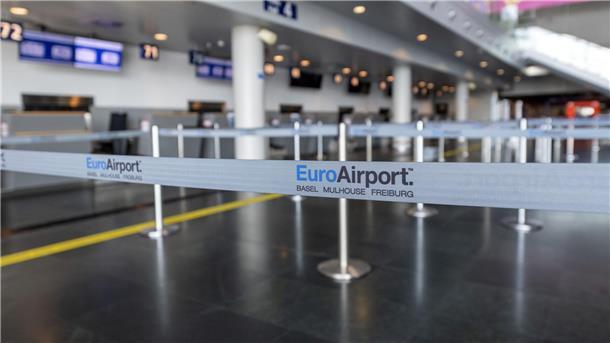 Flughafen Basel wegen Bombendrohung stundenlang gesperrt Aufgrund einer Bombendrohung war der Flugbetrieb in Basel für mehrere Stunden unterbrochen. (Archivbild)