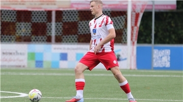 Jan-Niklas Wiese vom SV Brake spielt Fußball