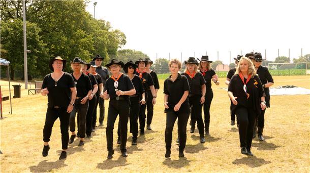 Auftritte der neuen Line-Dance-Gruppe „The Lox-Liner’s“ gehörten zu den Höhepunkten der Jubiläumsfeierlichkeiten des TSV Düring.