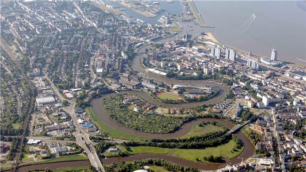Darum werden Bäume auf dem Geestedeich in Bremerhaven gefällt Luftaufnahme der Geesteschleife in Bremerhaven