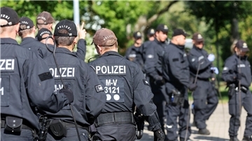 Aus Mecklenburg-Vorpommern gab es keine aktuellen Zahlen dazu, gegen wie viele Polizisten Verfahren wegen des Verdachts auf rechtsextremistische Gesinnung geführt werden (Symbolbild).
