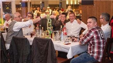 Ausgelassen war die Stimmung im Butjadinger Tor. Dort fand Nordenhams größte Silvesterparty statt.