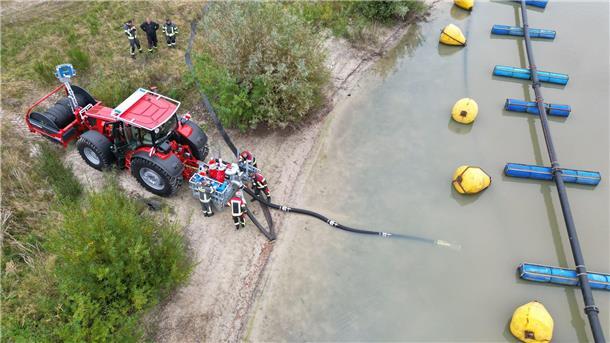 Ausgestattet werden kann der Trecker zum Beispiel mit einer Hochwasserpumpe. 