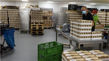 Auslieferungslager von "Happy Cheeze". Unter der Marke "Dr. Mannah" vertreibt das Unternehmen pflanzliche Alternativen zu Milch und Käse. (Archivfoto Fischer)