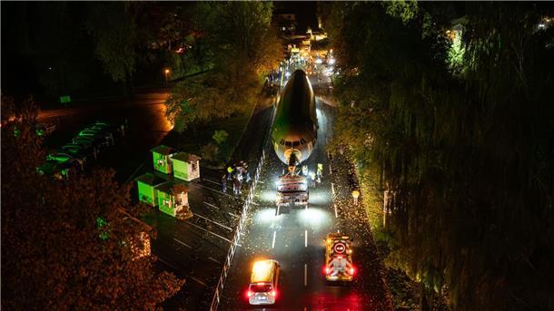 Bilder des Tages Ausrangierter Bundeswehr-Airbus kommt am Serengeti-Park an.
