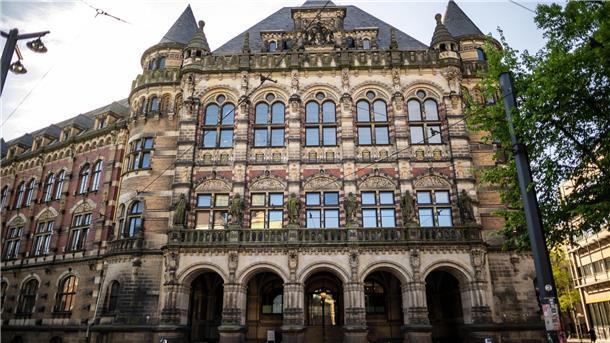 Justizgebäude des Landgerichts Bremen bei Tageslicht, Symbolfoto zum Strafverfahren gegen Tanztrainer aus Bremerhaven