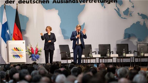 Wadephul macht Tempo bei neuen Freihandelsabkommen Außenminister Johann Wadephul (CDU) macht beim Wirtschaftstag der Botschafterkonferenz im Auswärtigen Amt Druck für den Abschluss der Freihandelsabkommen mit dem Mercosur-Staatenbund und Indien noch dieses Jahr.