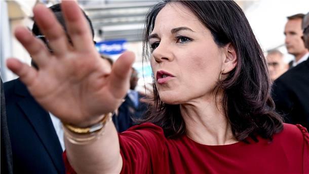 Baerbock setzt auf gewaltfreie Fortsetzung des US-Wahlkampfs Außenministerin Annalena Baerbock besucht den Senegal. Neben der Zusammenarbeit mit dem westafrikanischen Land geht es am Rande auch um die Auswirkungen des Attentats auf den Präsidentschaftsbewerber Donald Trump in den USA.