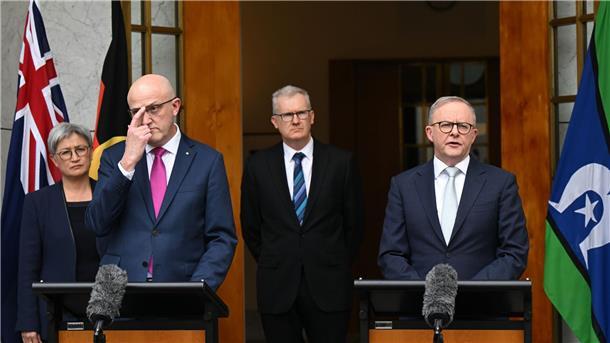 Australien weist iranischen Botschafter nach Angriffen aus Australiens Regierung reagiert mit drastischen Maßnahmen auf die mutmaßliche Verwicklung des Iran in antisemitische Attacken.