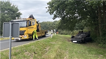 Auto überschlägt sich an Abfahrt Bremerhaven-Zentrum