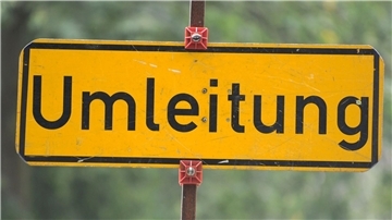 Autofahrer sollten das Gebiet weiträumig umfahren, teilt die Polizei mit. (Symbolbild)