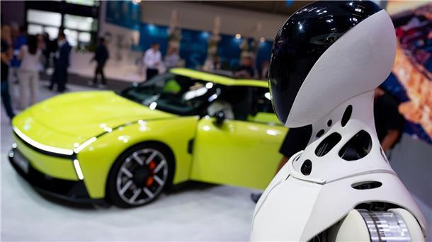 Autos der Zukunft stinken noch immer Autohersteller zeigen auf der Messe IAA ihre neuen Fahrzeuge.