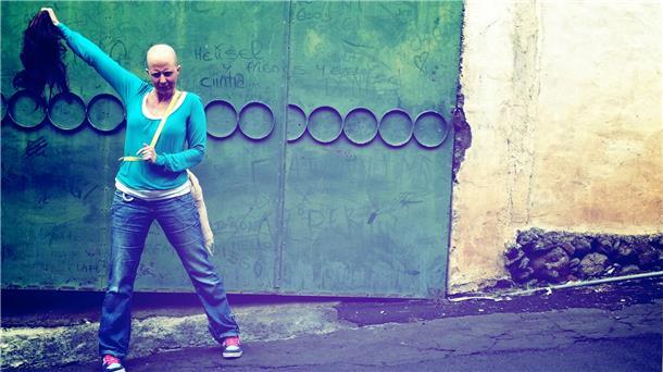 Autorin Susanne Safer nach der letzten Brustkrebs-Chemo in La Palma im Urlaub.