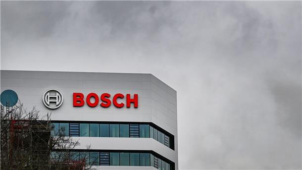 Autozulieferer Bosch kündigt weiteren Stellenabbau an. (Archivbild)