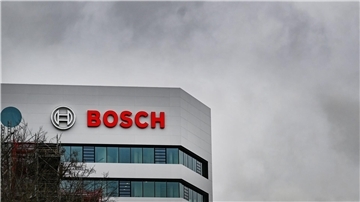 Autozulieferer Bosch kündigt weiteren Stellenabbau an. (Archivbild)