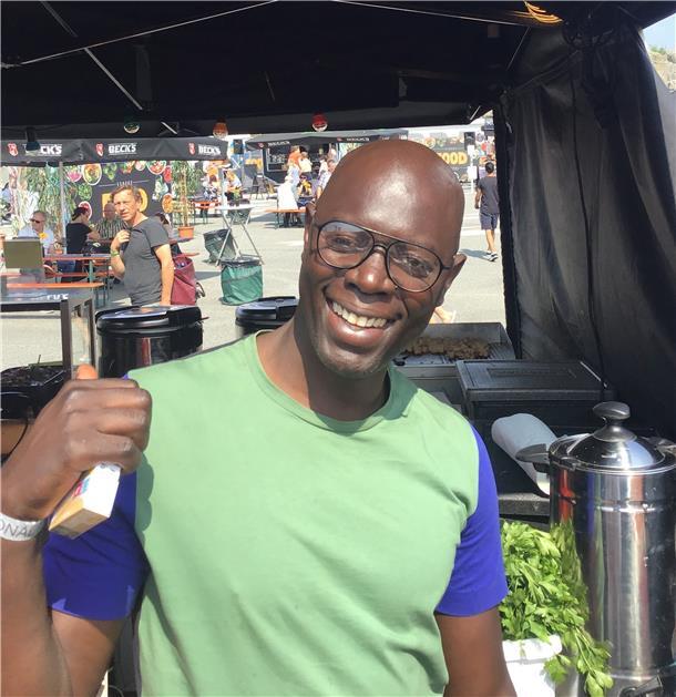 Awa Kandji stammt aus Dakkar und betreibt den senegalesischen Streetfood-Stand.